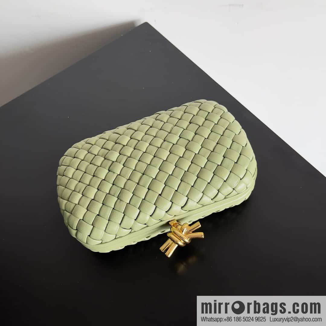 BottegaVeneta BV Knot | minaudiere: 717622 sheepskin