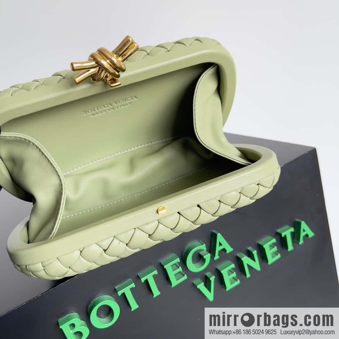 BottegaVeneta BV Knot | minaudiere: 717622 sheepskin