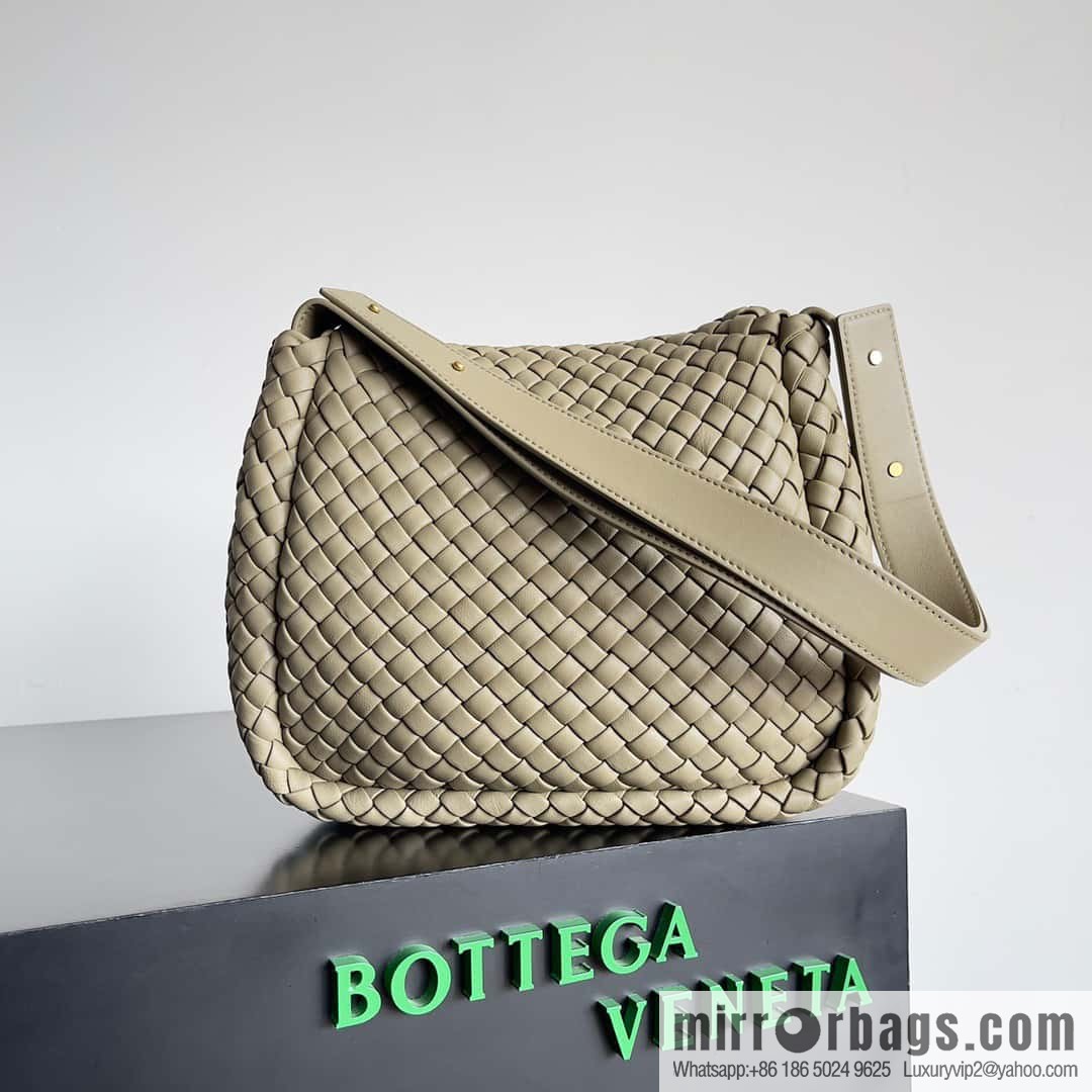 BV autumn and winter new model, Faye Wong same style, classic small weaving pure hand-woven COBBLE shoulder backpack model number: 709418 taupe