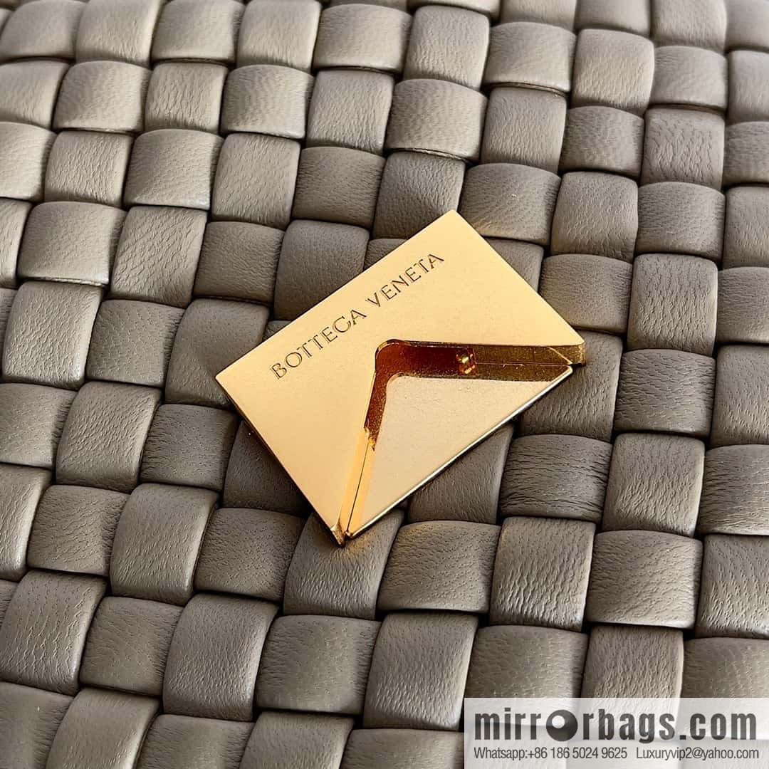 BV autumn and winter new model, Faye Wong same style, classic small weaving pure hand-woven COBBLE shoulder backpack model number: 709418 taupe