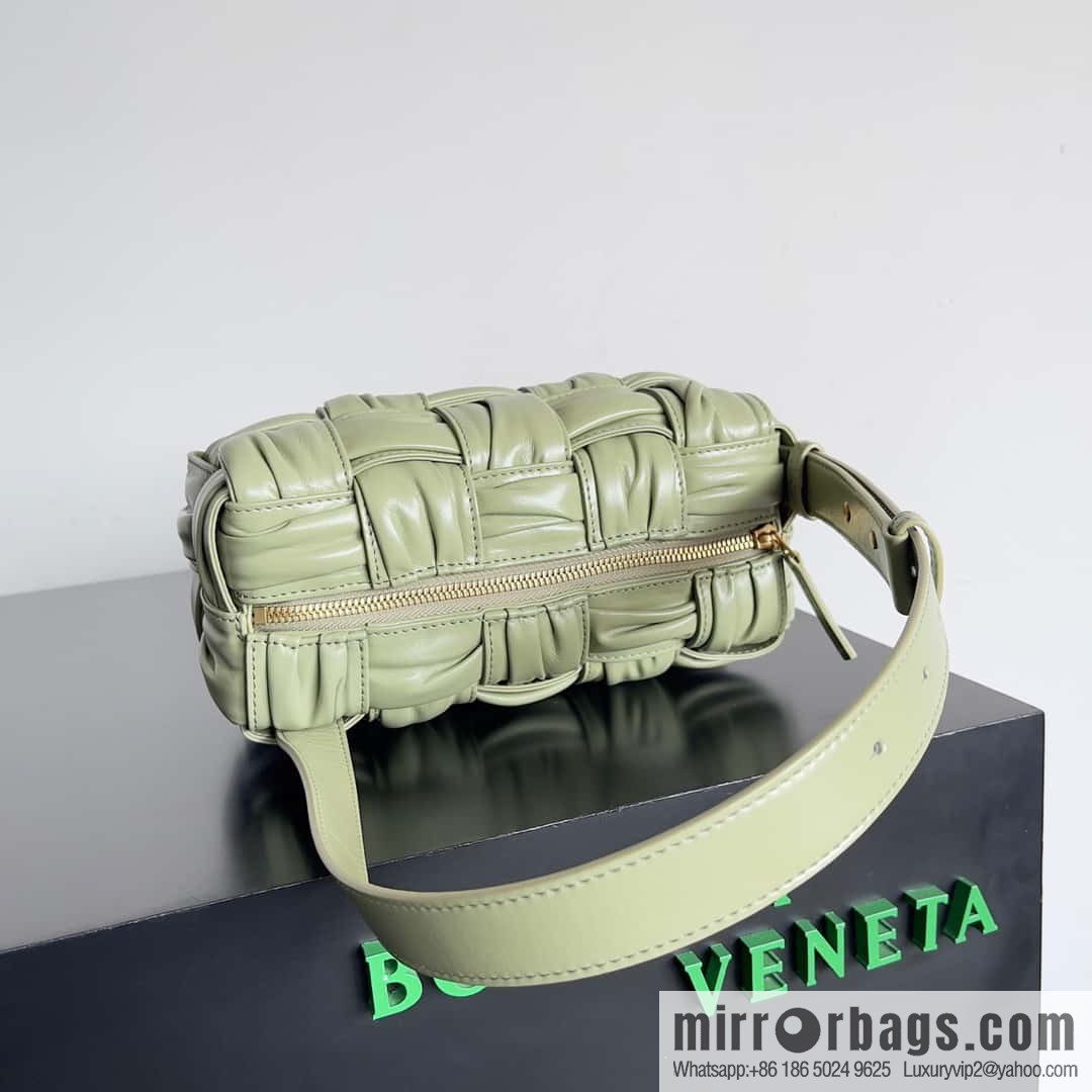 BV new Bottega Veneta 2022 autumn and winter armpit bag, model number: 736233 travertine green