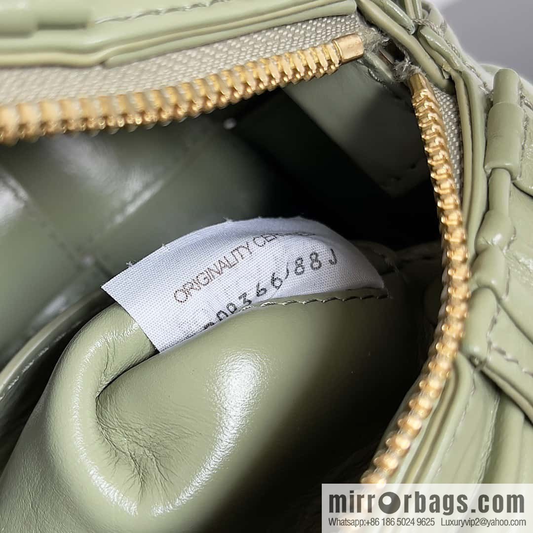 BV new Bottega Veneta 2022 autumn and winter armpit bag, model number: 736233 travertine green