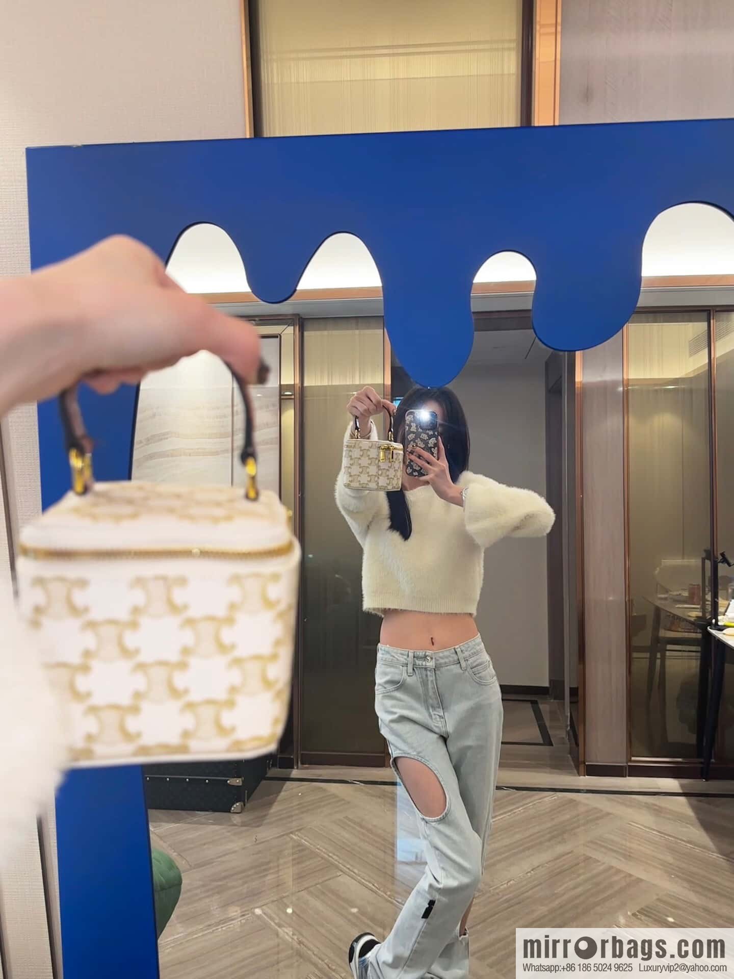 Premium quality, all steel hardware 𝗖𝗘𝗟𝗜𝗡𝗘 | 𝗧𝗥𝗜𝗢𝗠𝗣𝗛𝗘 𝗖𝗔𝗡𝗩𝗔𝗦 mini pouch/small box, model: 10J762