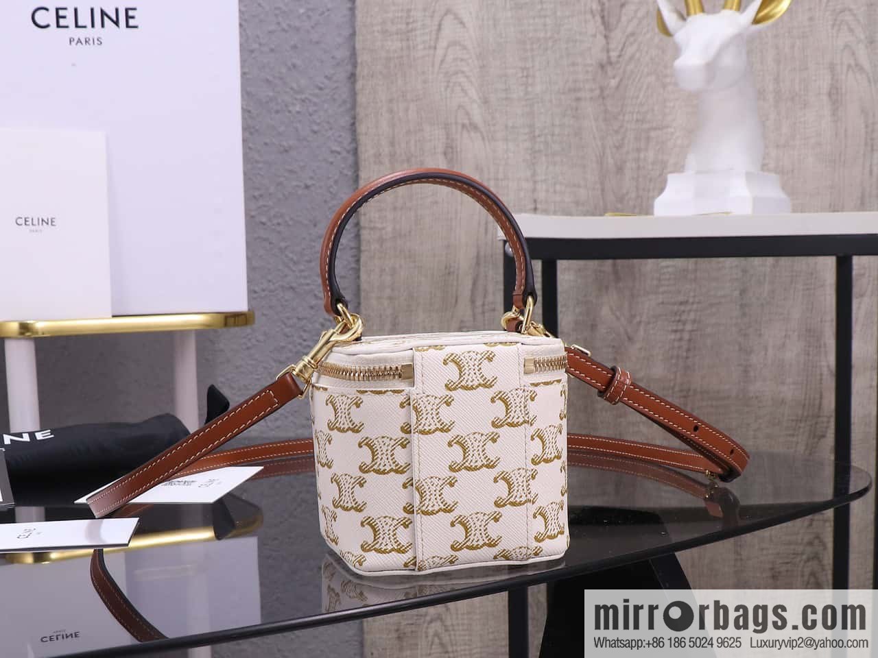 Premium quality, all steel hardware 𝗖𝗘𝗟𝗜𝗡𝗘 | 𝗧𝗥𝗜𝗢𝗠𝗣𝗛𝗘 𝗖𝗔𝗡𝗩𝗔𝗦 mini pouch/small box, model: 10J762