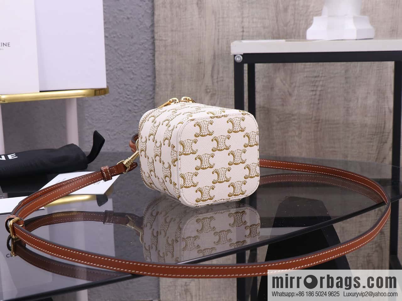 Premium quality, all steel hardware 𝗖𝗘𝗟𝗜𝗡𝗘 | 𝗧𝗥𝗜𝗢𝗠𝗣𝗛𝗘 𝗖𝗔𝗡𝗩𝗔𝗦 mini pouch/small box, model: 10J762