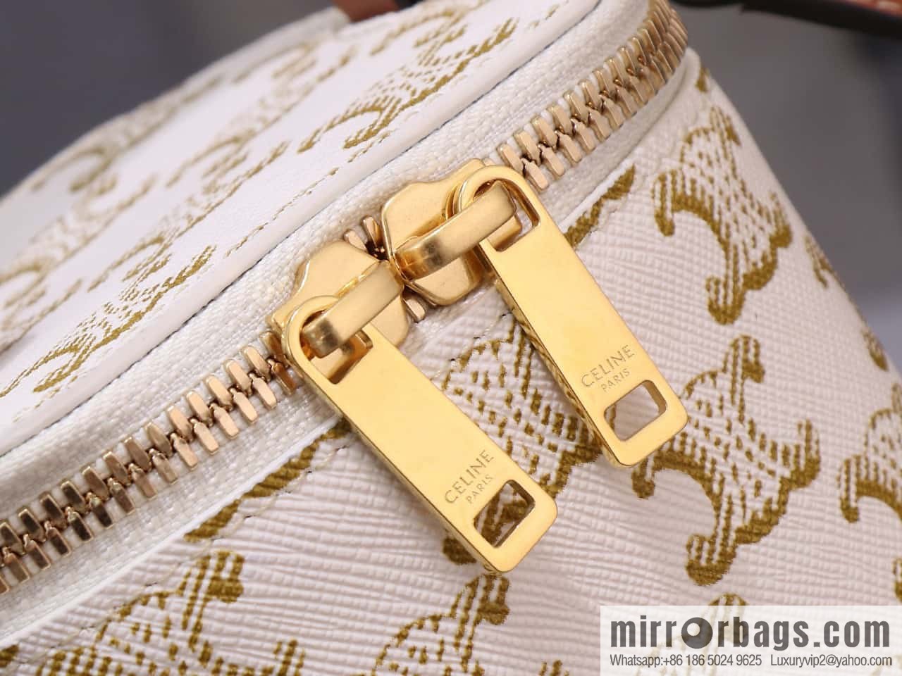 Premium quality, all steel hardware 𝗖𝗘𝗟𝗜𝗡𝗘 | 𝗧𝗥𝗜𝗢𝗠𝗣𝗛𝗘 𝗖𝗔𝗡𝗩𝗔𝗦 mini pouch/small box, model: 10J762