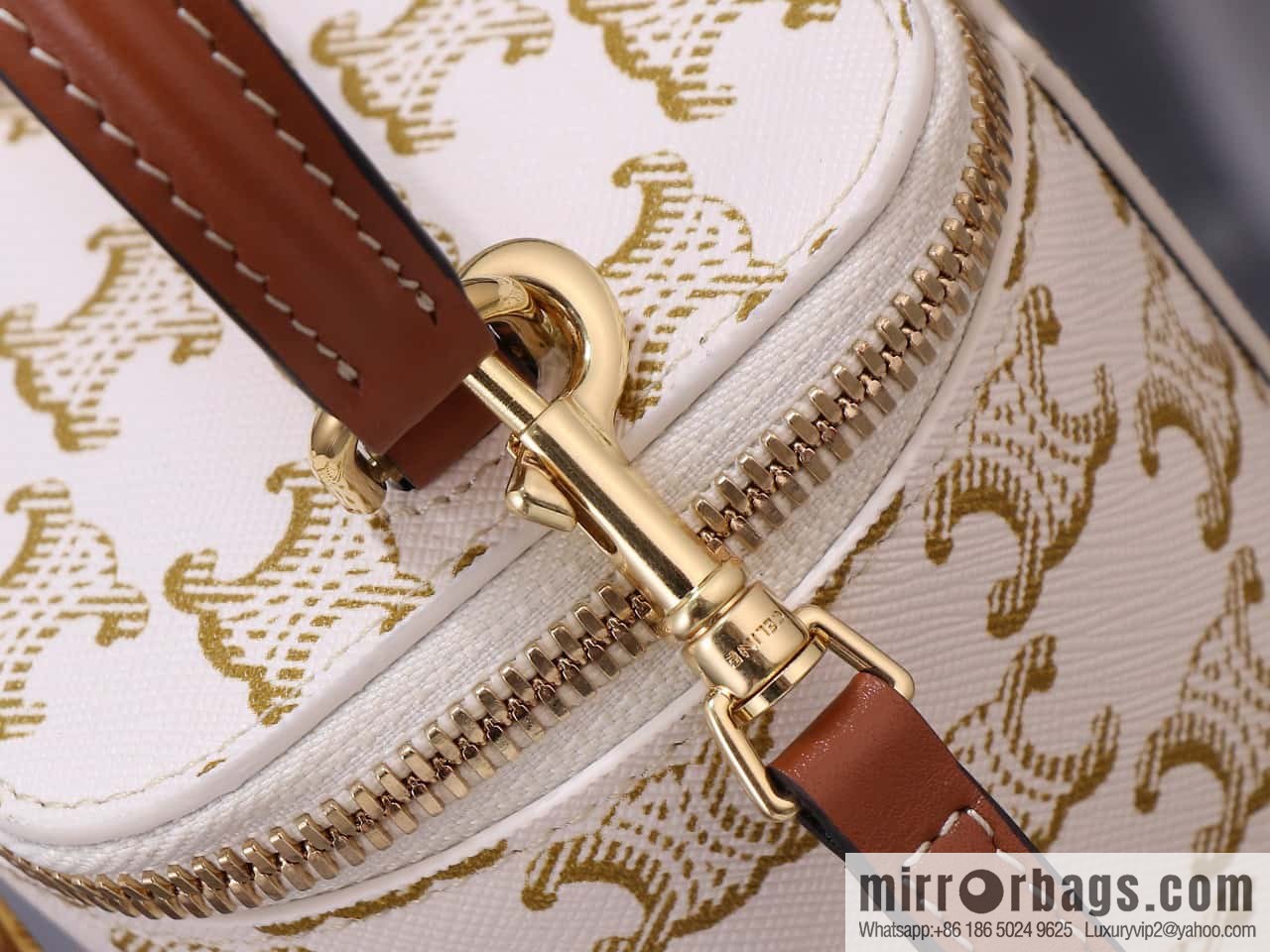 Premium quality, all steel hardware 𝗖𝗘𝗟𝗜𝗡𝗘 | 𝗧𝗥𝗜𝗢𝗠𝗣𝗛𝗘 𝗖𝗔𝗡𝗩𝗔𝗦 mini pouch/small box, model: 10J762