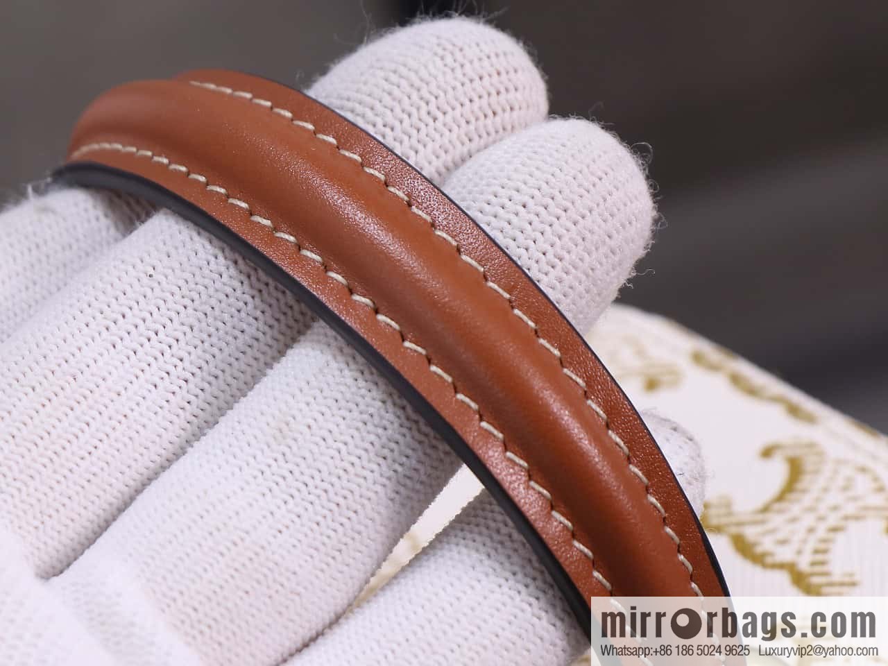 Premium quality, all steel hardware 𝗖𝗘𝗟𝗜𝗡𝗘 | 𝗧𝗥𝗜𝗢𝗠𝗣𝗛𝗘 𝗖𝗔𝗡𝗩𝗔𝗦 mini pouch/small box, model: 10J762