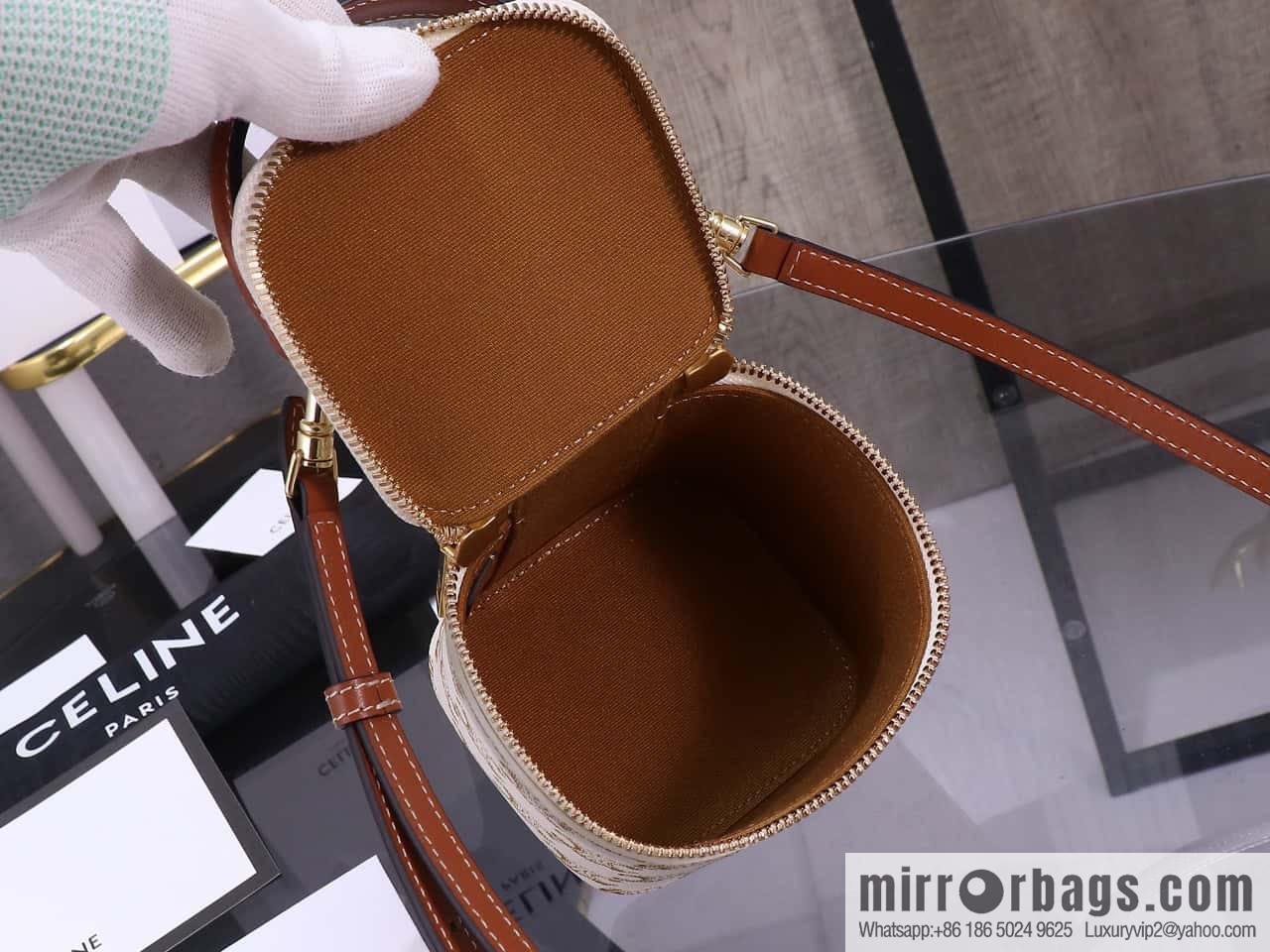 Premium quality, all steel hardware 𝗖𝗘𝗟𝗜𝗡𝗘 | 𝗧𝗥𝗜𝗢𝗠𝗣𝗛𝗘 𝗖𝗔𝗡𝗩𝗔𝗦 mini pouch/small box, model: 10J762