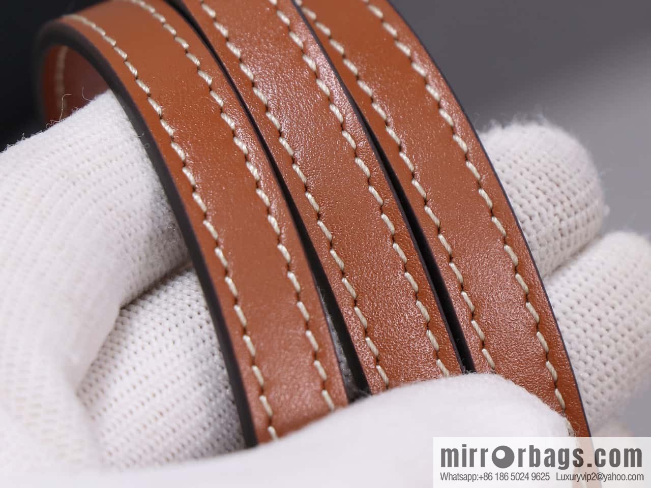 Premium quality, all steel hardware 𝗖𝗘𝗟𝗜𝗡𝗘 | 𝗧𝗥𝗜𝗢𝗠𝗣𝗛𝗘 𝗖𝗔𝗡𝗩𝗔𝗦 mini pouch/small box, model: 10J762