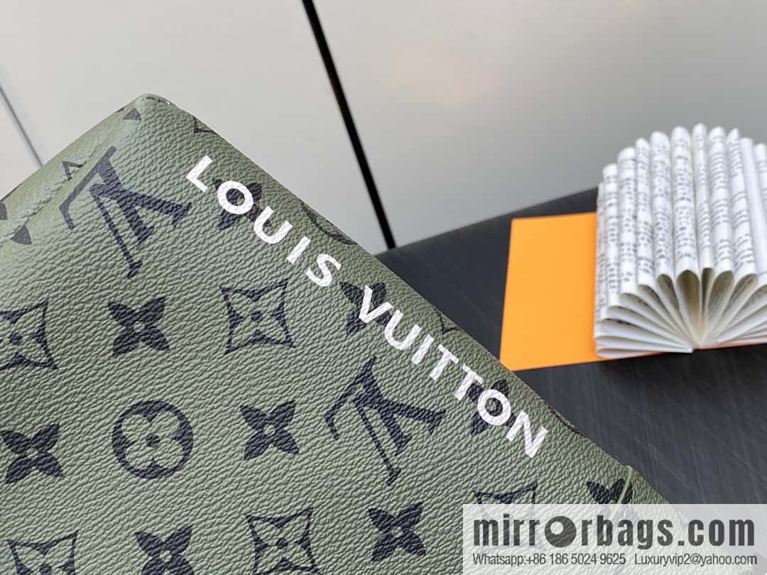 [Boutique‑grade] M82008 green flower clutch bag series Pochette Voyage Souple clutch bag Keepall Bandoulière 25 handbag