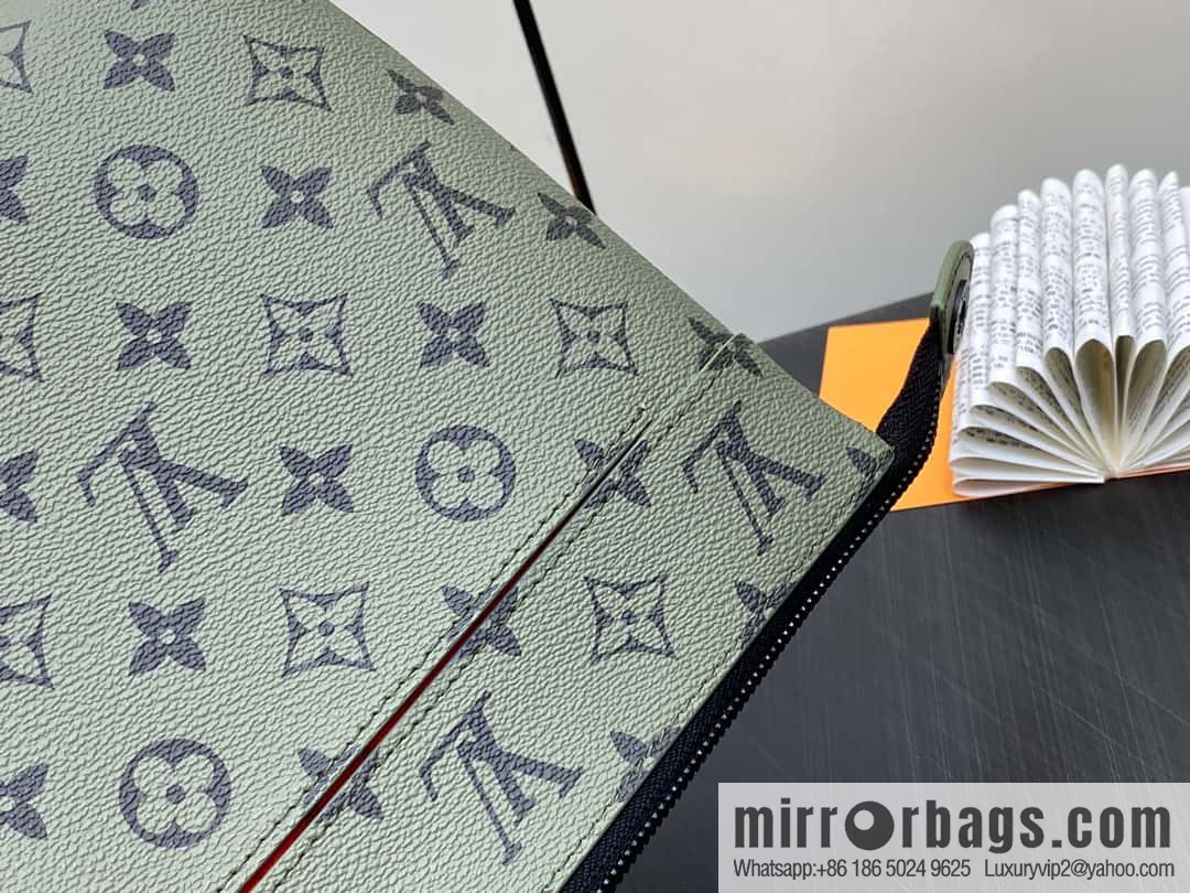 [Boutique‑grade] M82008 green flower clutch bag series Pochette Voyage Souple clutch bag Keepall Bandoulière 25 handbag