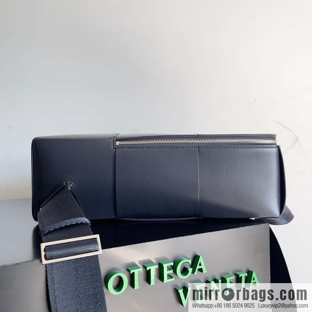 BV's latest large woven shoulder backpack model number: 680092