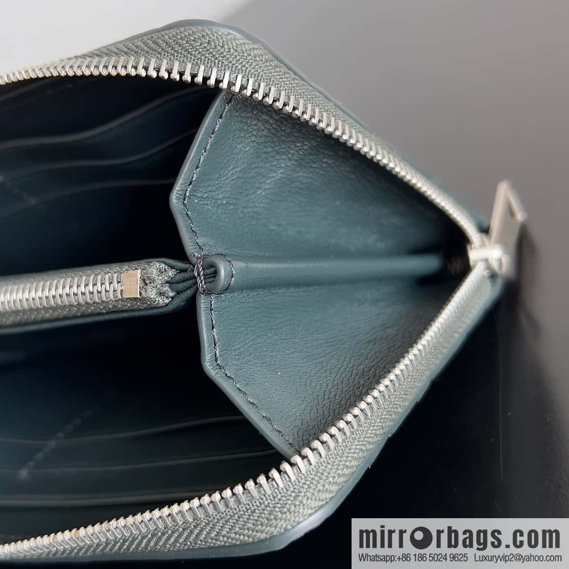 #Bv Men's woven wallet model number: 593217 dark green