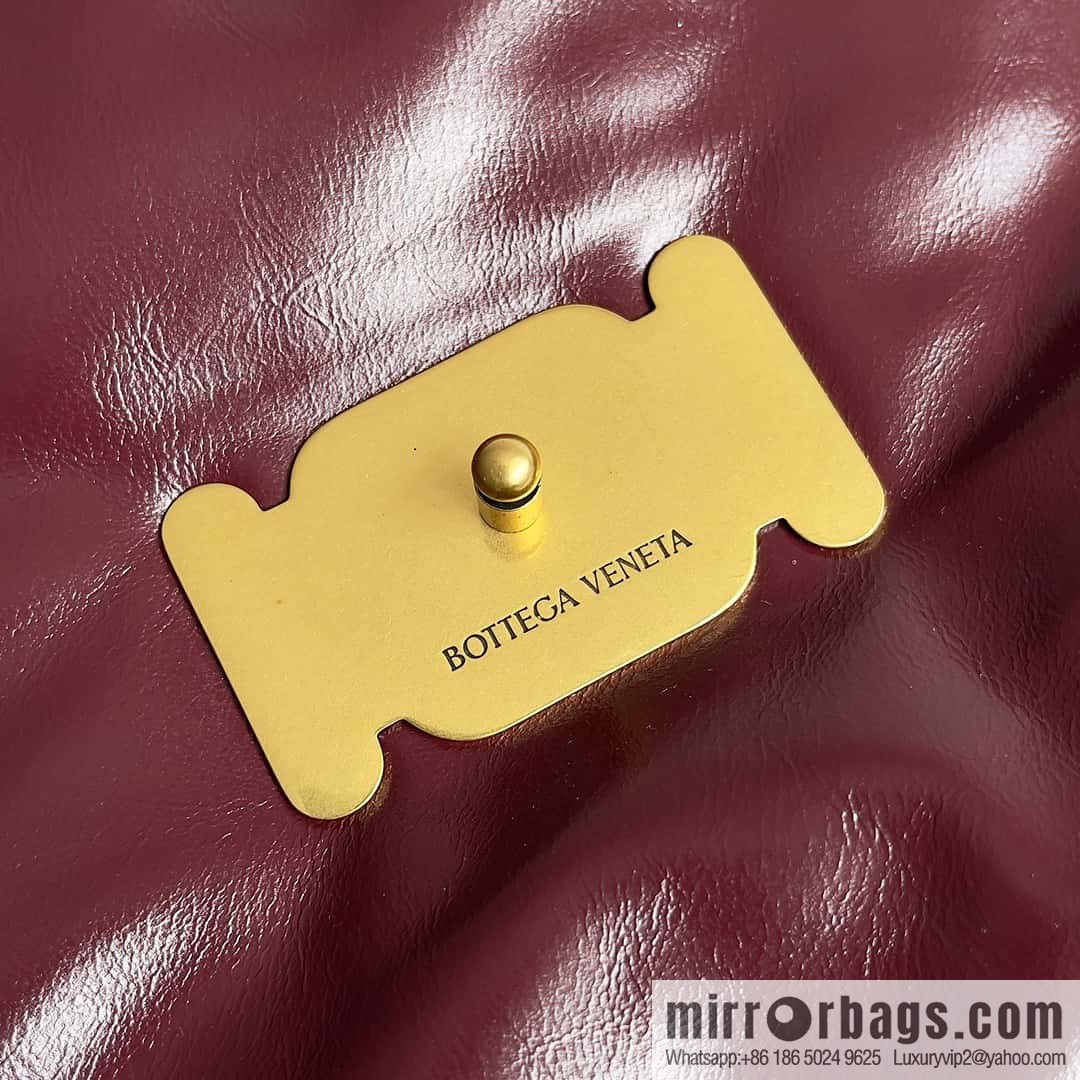 BV Pad handsome bag BOTTEGA VENETA bread model number: 717237 Bordeaux red