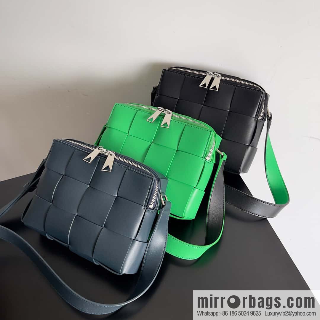 BV Men's Camera Bag BV Men's 2023 SS Pre Spring New Camera, Model Number: 730027 Dark Blue