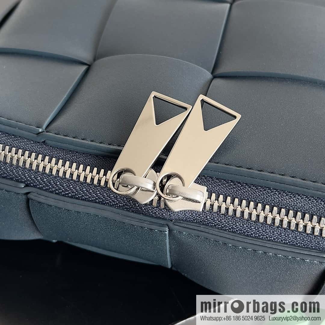 BV Men's Camera Bag BV Men's 2023 SS Pre Spring New Camera, Model Number: 730027 Dark Blue