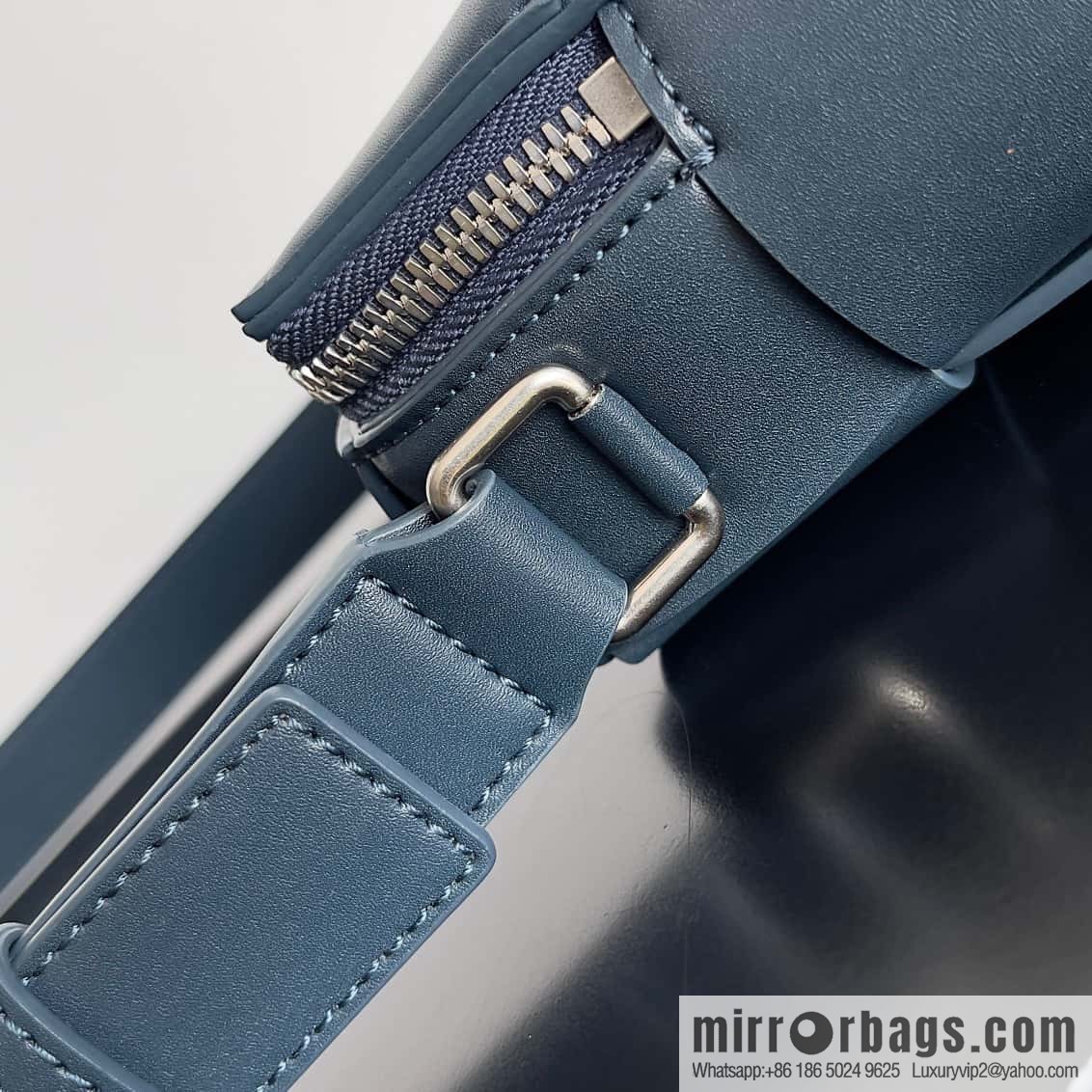 BV Men's Camera Bag BV Men's 2023 SS Pre Spring New Camera, Model Number: 730027 Dark Blue