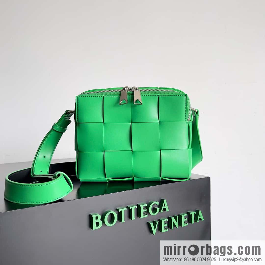 BV Men's Camera Bag BV Men's 2023 SS Pre Spring New Camera, Model Number: 730027 Parrot Green with black