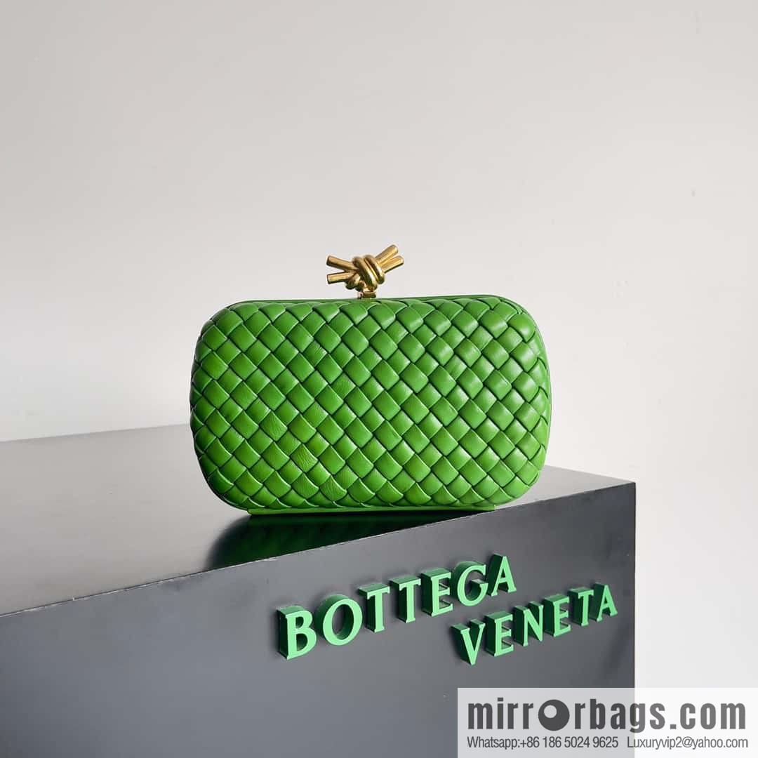 BottegaVeneta BV Knot | minaudiere: 717622 sheepskin green pepper