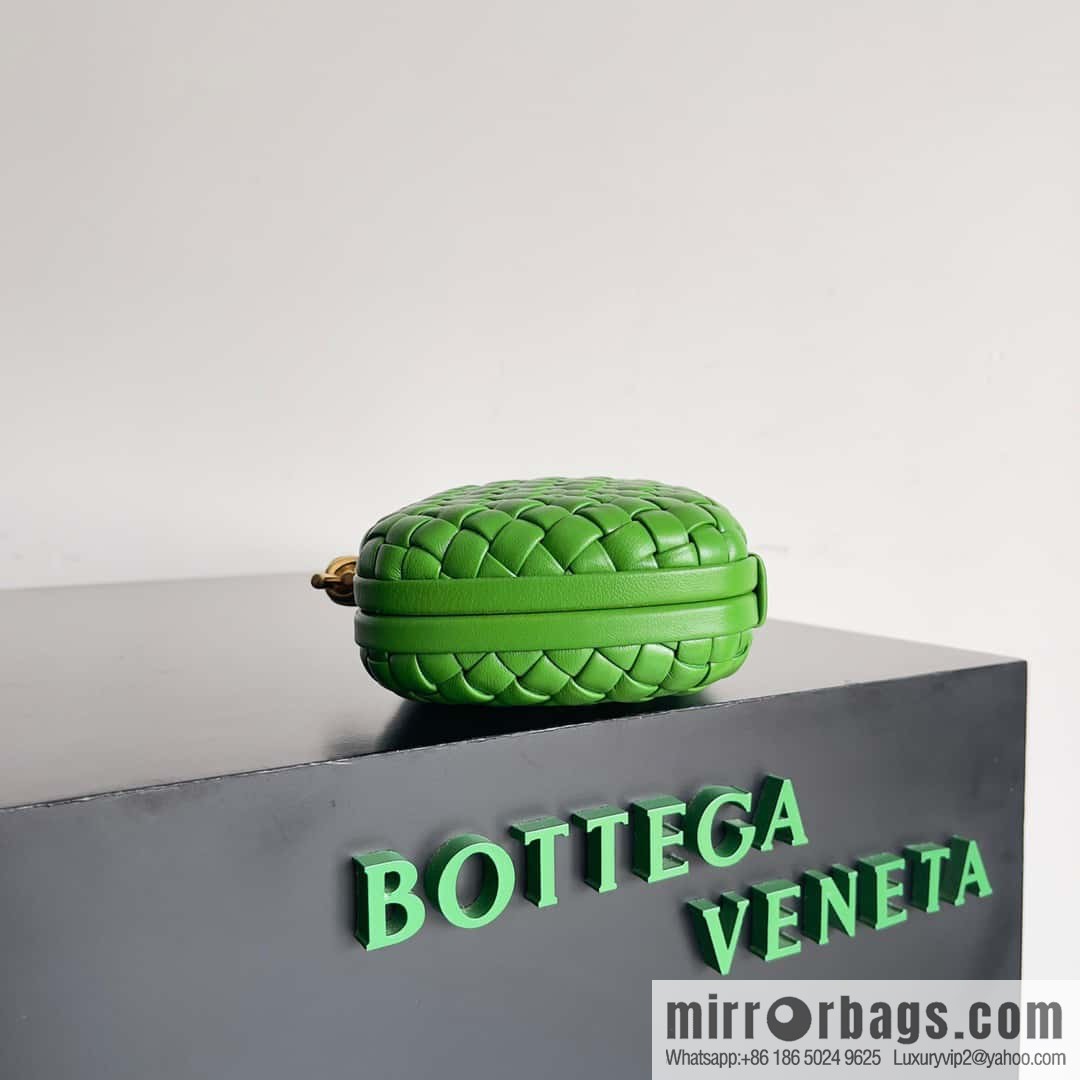 BottegaVeneta BV Knot | minaudiere: 717622 sheepskin green pepper
