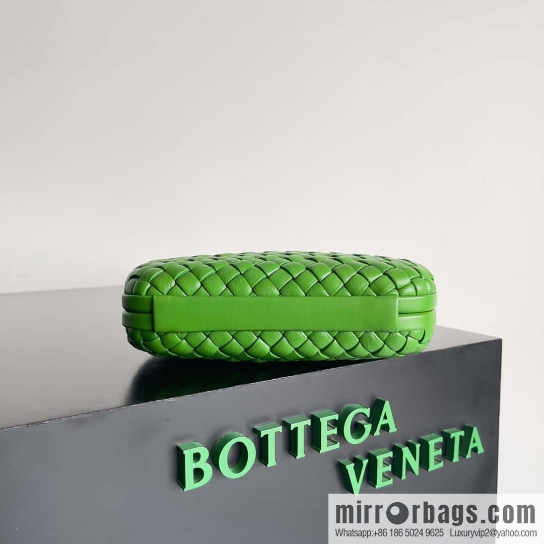 BottegaVeneta BV Knot | minaudiere: 717622 sheepskin green pepper
