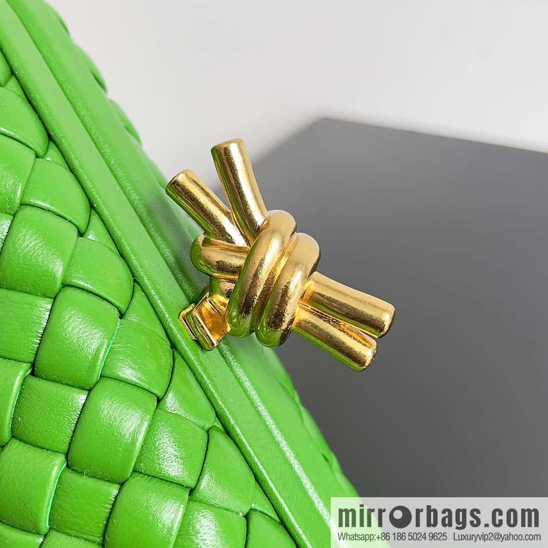 BottegaVeneta BV Knot | minaudiere: 717622 sheepskin green pepper