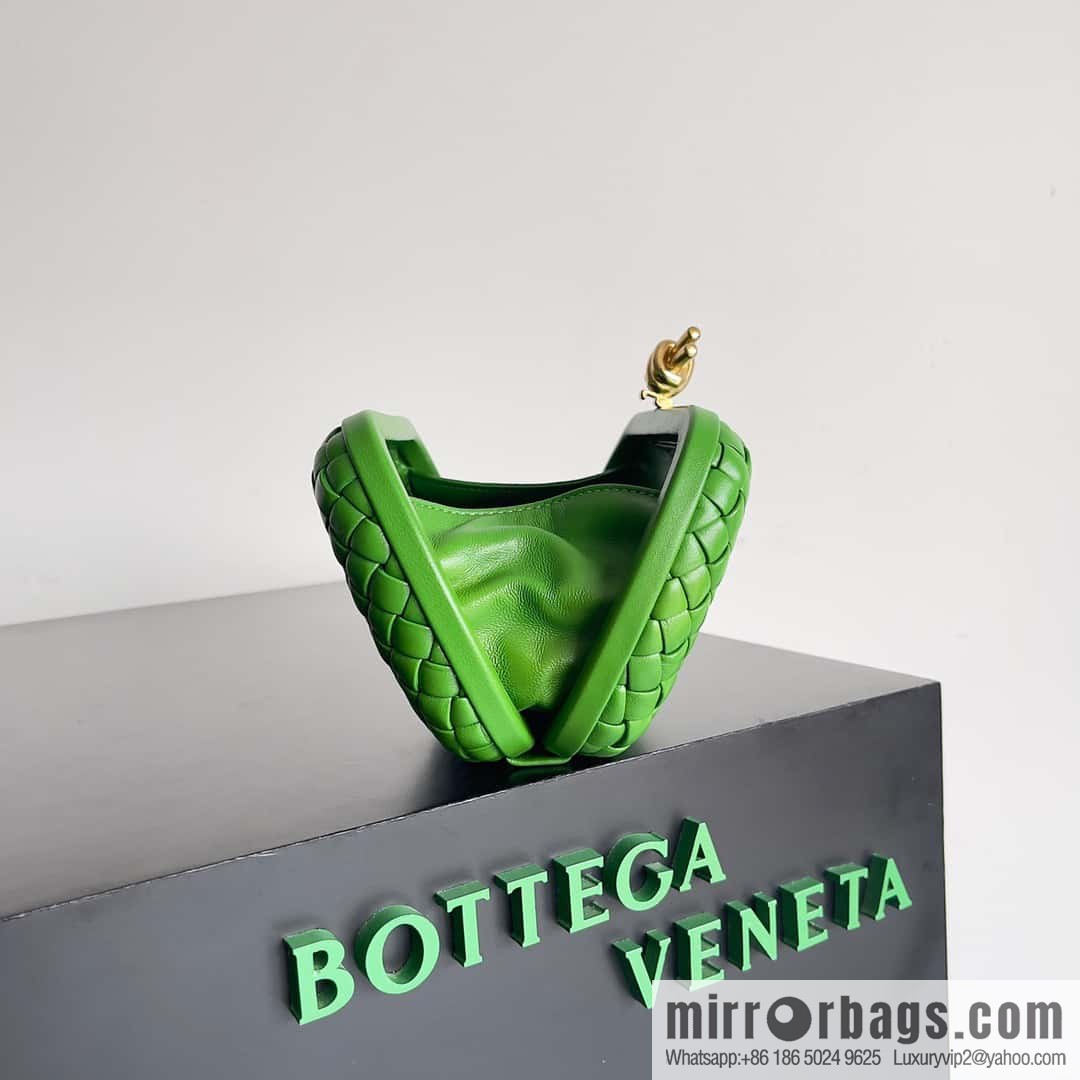BottegaVeneta BV Knot | minaudiere: 717622 sheepskin green pepper