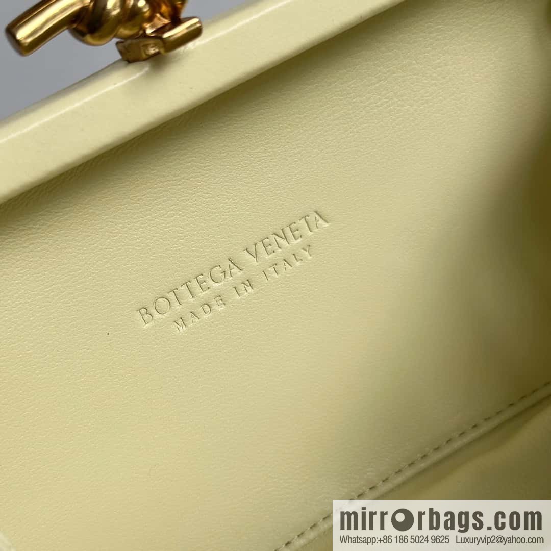 Bottega Veneta BV Knot | minaudiere: 717622 Ice Cream Color