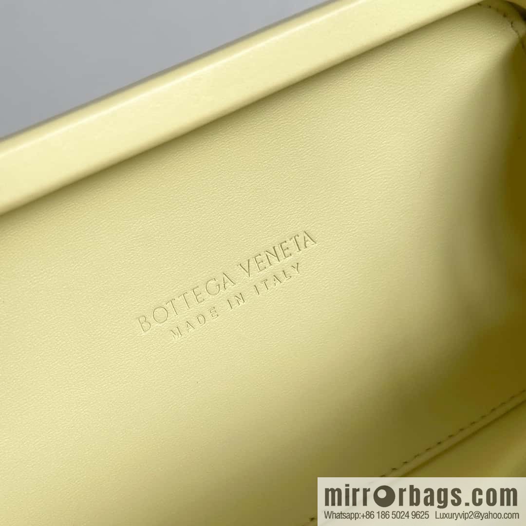 Bottega Veneta BV Knot | minaudiere: 717623 Ice Cream Color