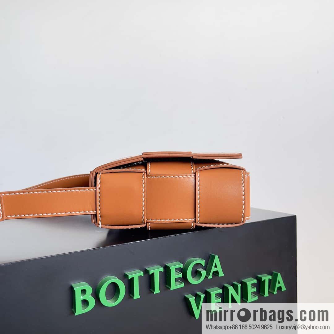 BV Bottega early autumn 2023 series Cassette new line decoration will leather (fabric) handbag, model number: 758105 brown wood color
