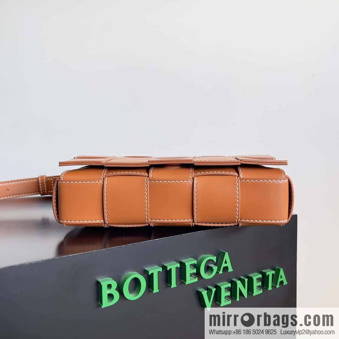 BV Bottega early autumn 2023 series Cassette new line decoration will leather (fabric) handbag, model number: 758105 brown wood color