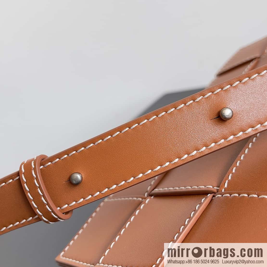 BV Bottega early autumn 2023 series Cassette new line decoration will leather (fabric) handbag, model number: 758105 brown wood color