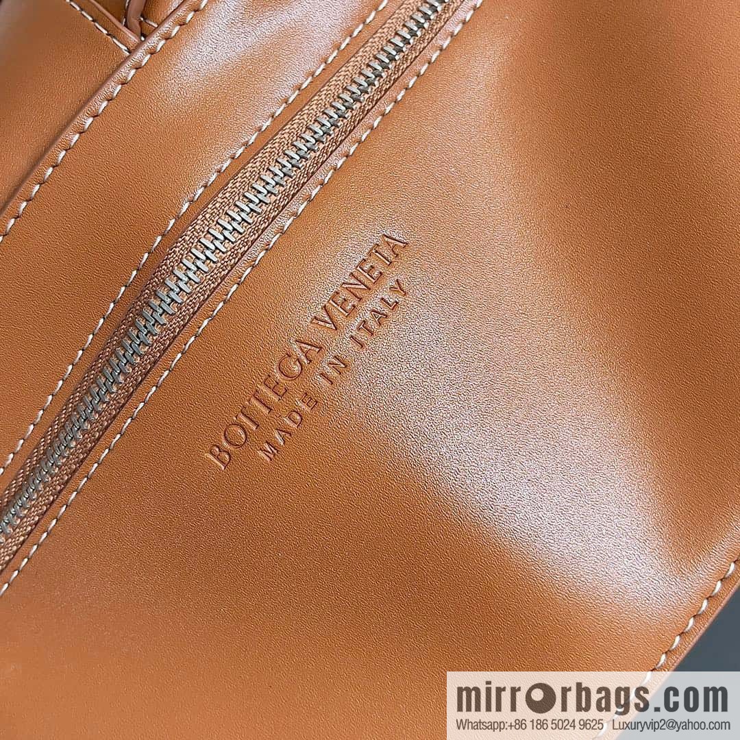 BV Bottega early autumn 2023 series Cassette new line decoration will leather (fabric) handbag, model number: 758105 brown wood color