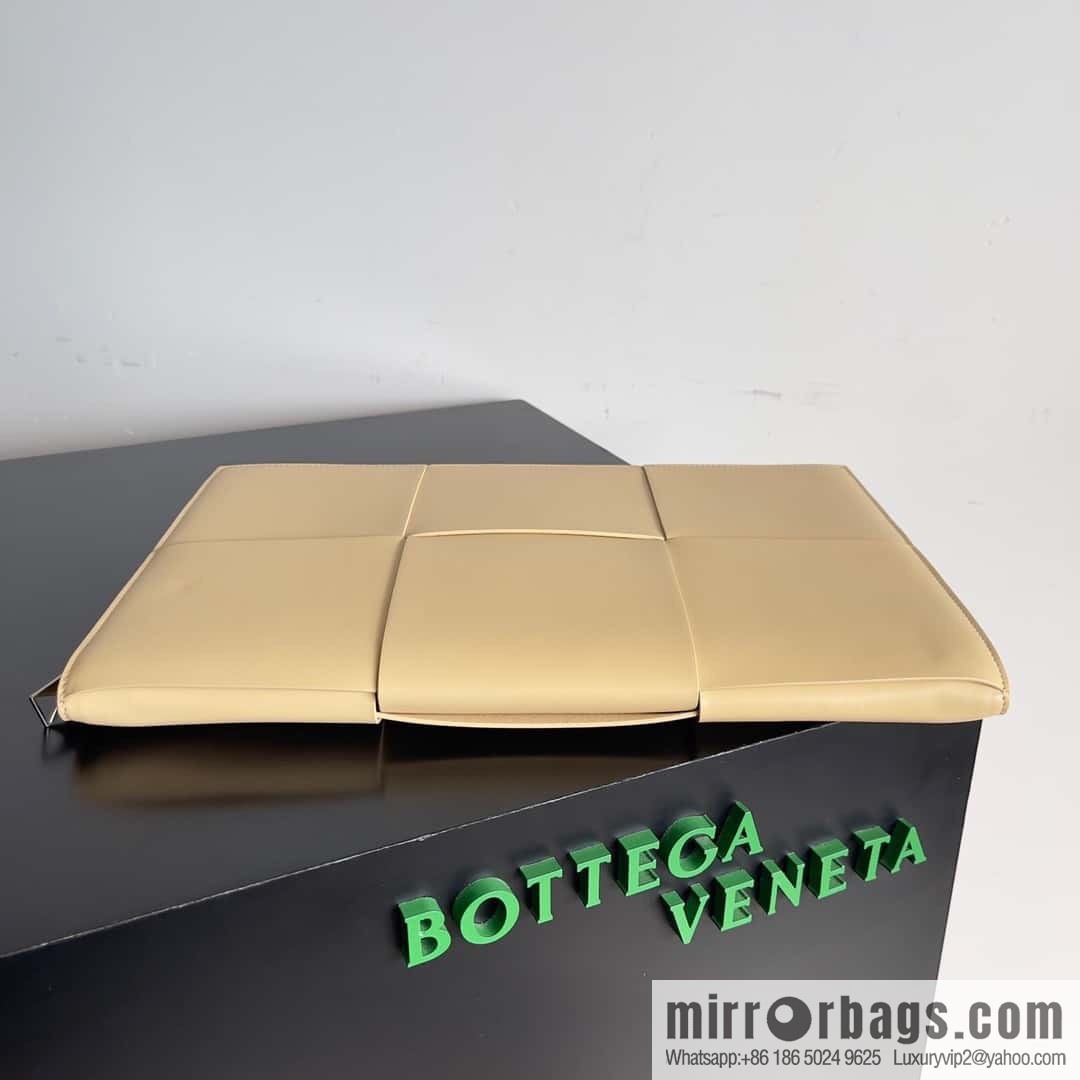 B new product, large woven single zipper clutch bag model 680169 oat color