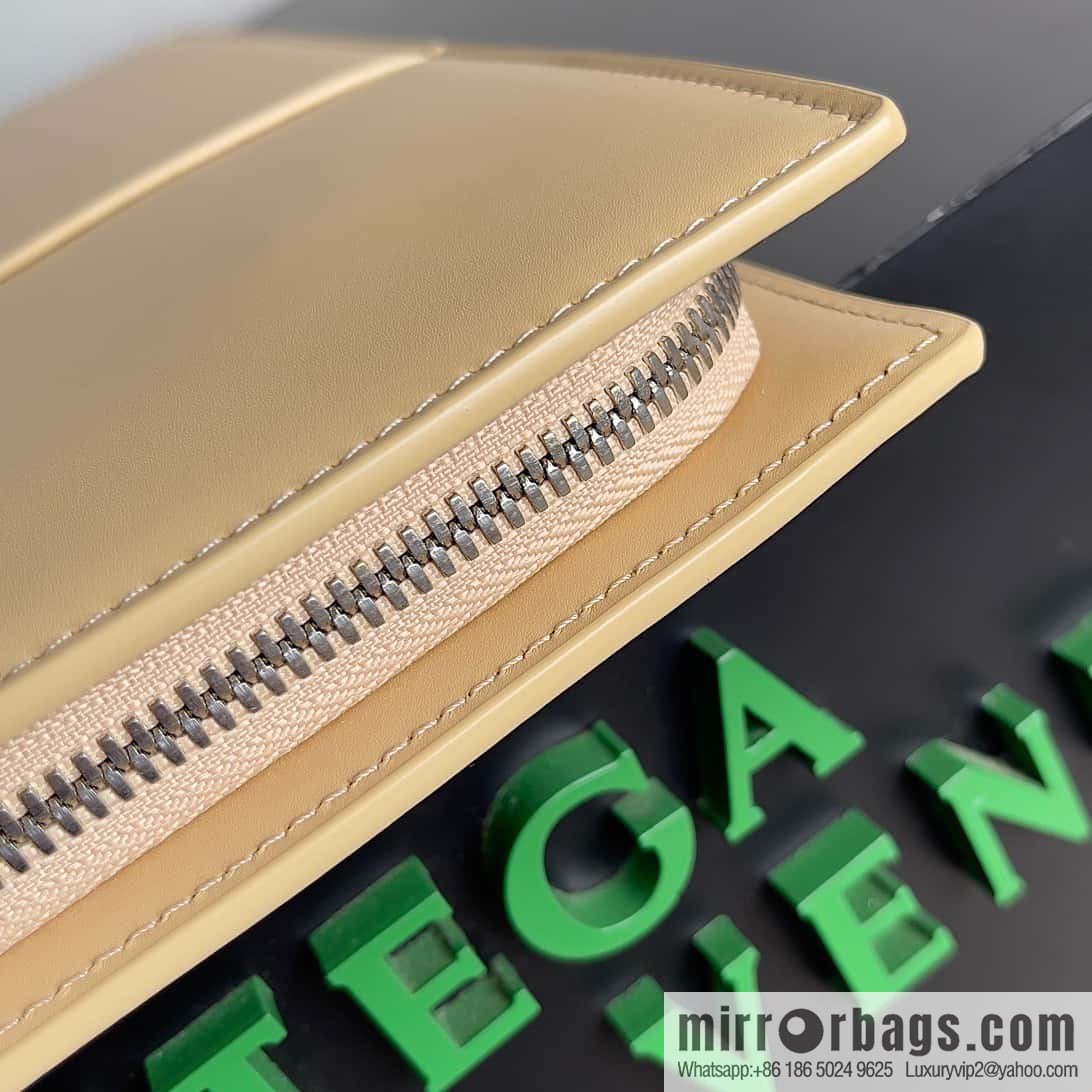 B new product, large woven single zipper clutch bag model 680169 oat color