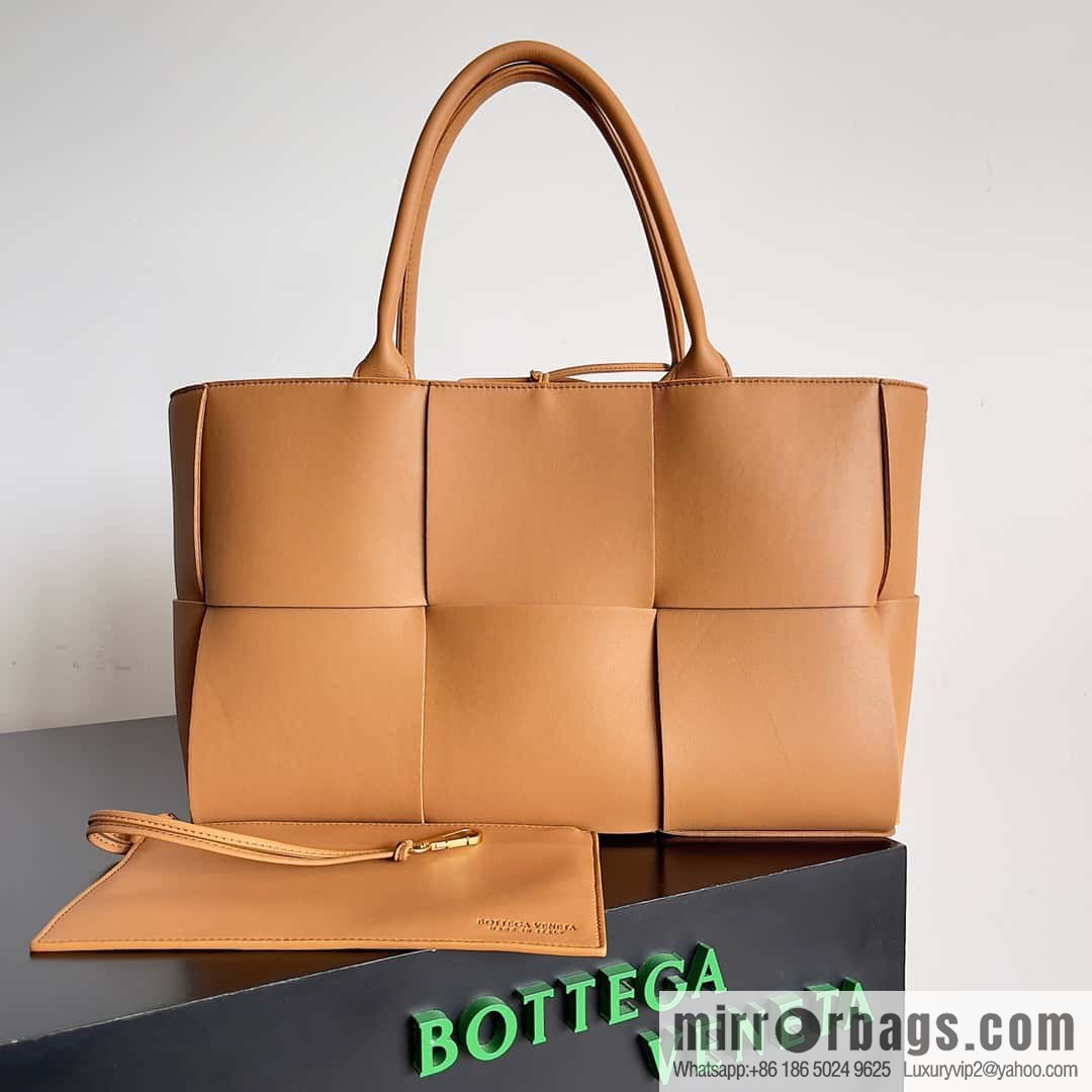 38Cm ๐๐ผ๐๐๐ฒ๐ด๐ฎ ๐ฉ๐ฒ๐ป๐ฒ๐๐ฎ large rectangular tote bag, model: 609175 light brown