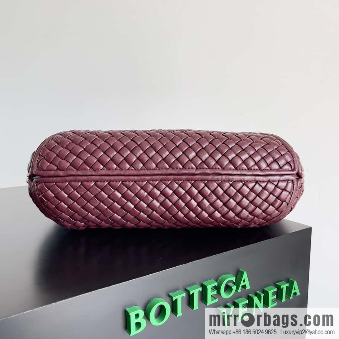 BV #CLICKER Bv 2023 Early Spring New Clicker Lamb woven tote bag model number 730969 Bordeaux red