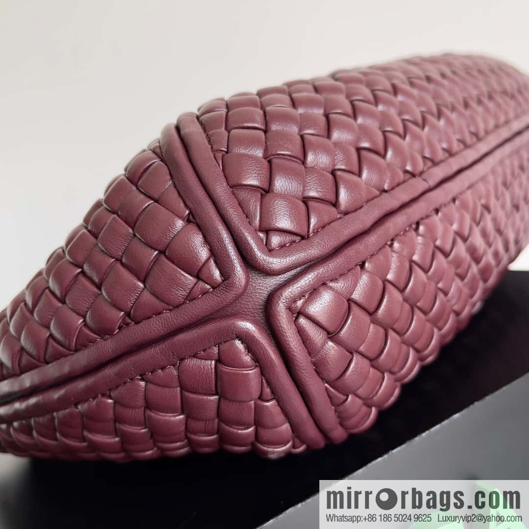 BV #CLICKER Bv 2023 Early Spring New Clicker Lamb woven tote bag model number 730969 Bordeaux red