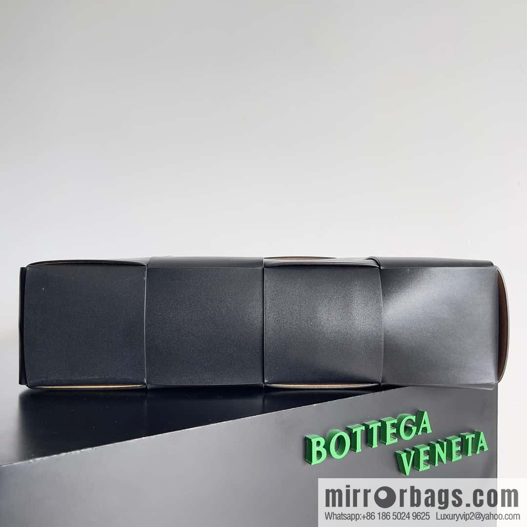 BV tote bag, large BV new large tote bag, model number 620623.