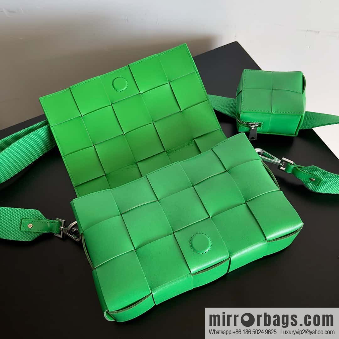 Bv new Unisex same two-in-one His & Hers model number: 741777 green