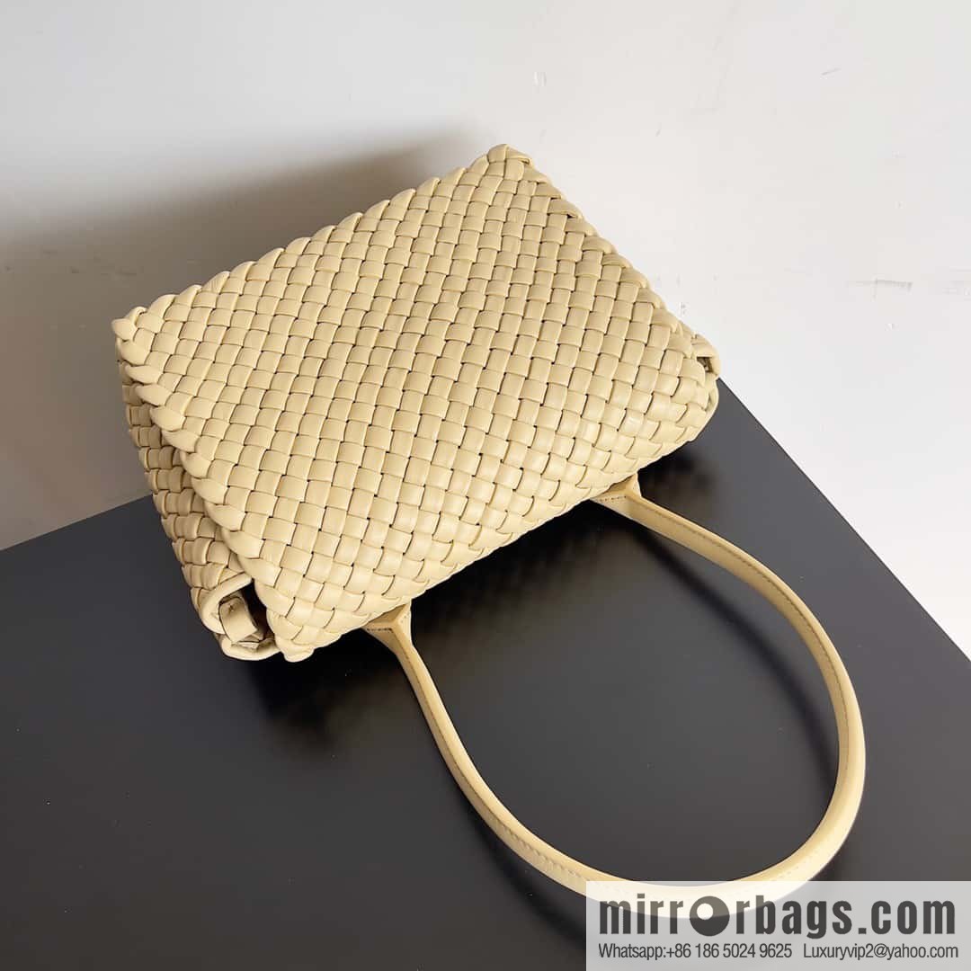 B home 2022 autumn and winter new product PATTI woven tote bag model number 709420 oat color