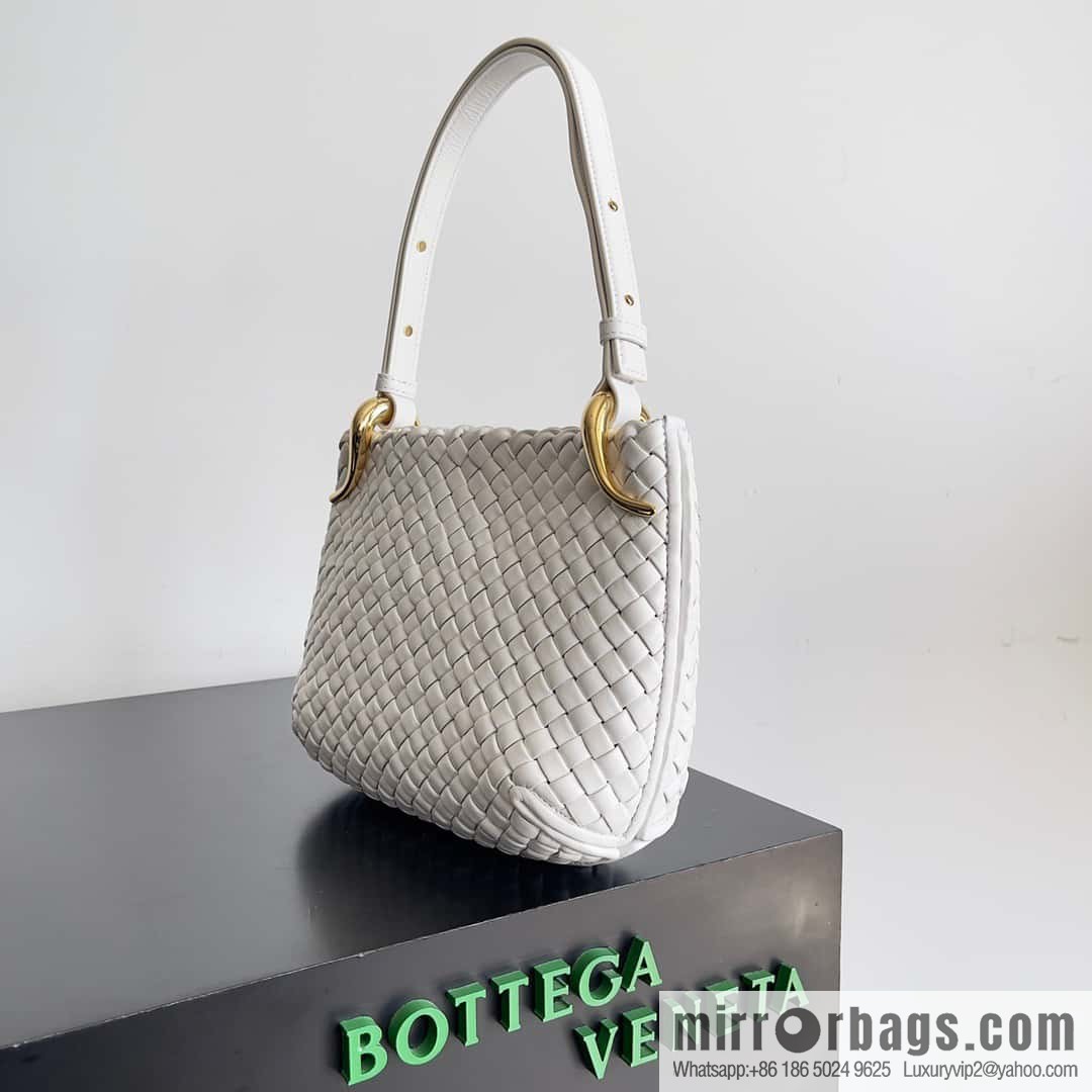 BV early spring new Clicker circular arc bag lamb woven leather, model number: 730968 white