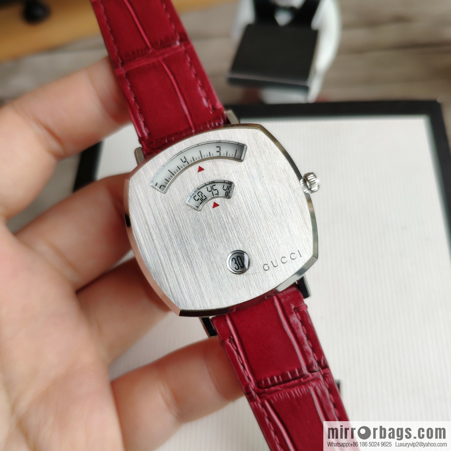 Gucci GUCCl's latest 316L stainless steel calfskin strap watch