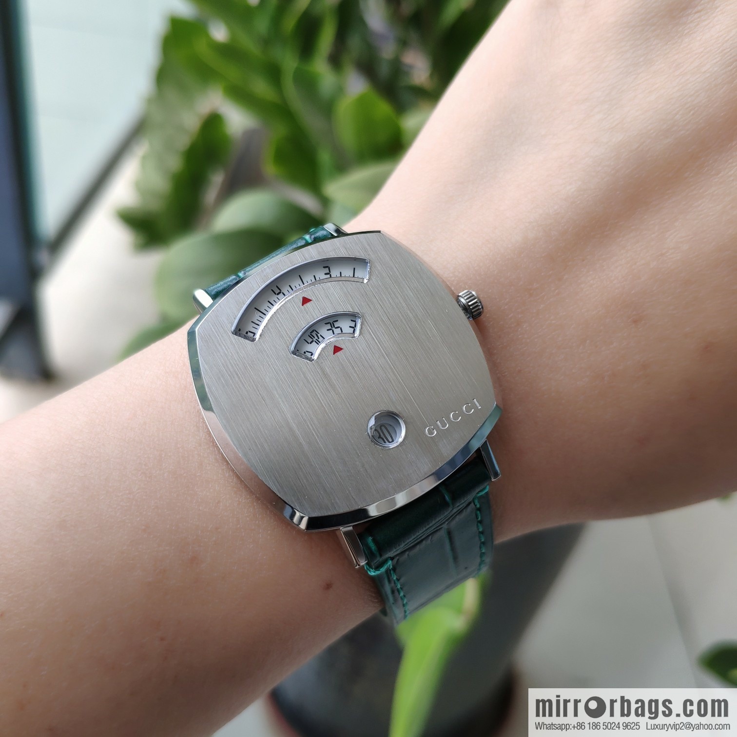 Gucci GUCCl's latest 316L stainless steel calfskin strap watch