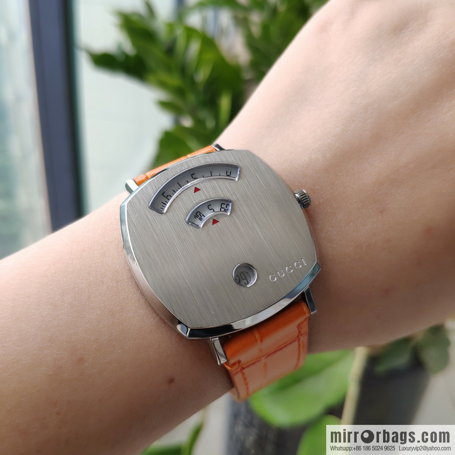 Gucci GUCCl's latest 316L stainless steel calfskin strap watch