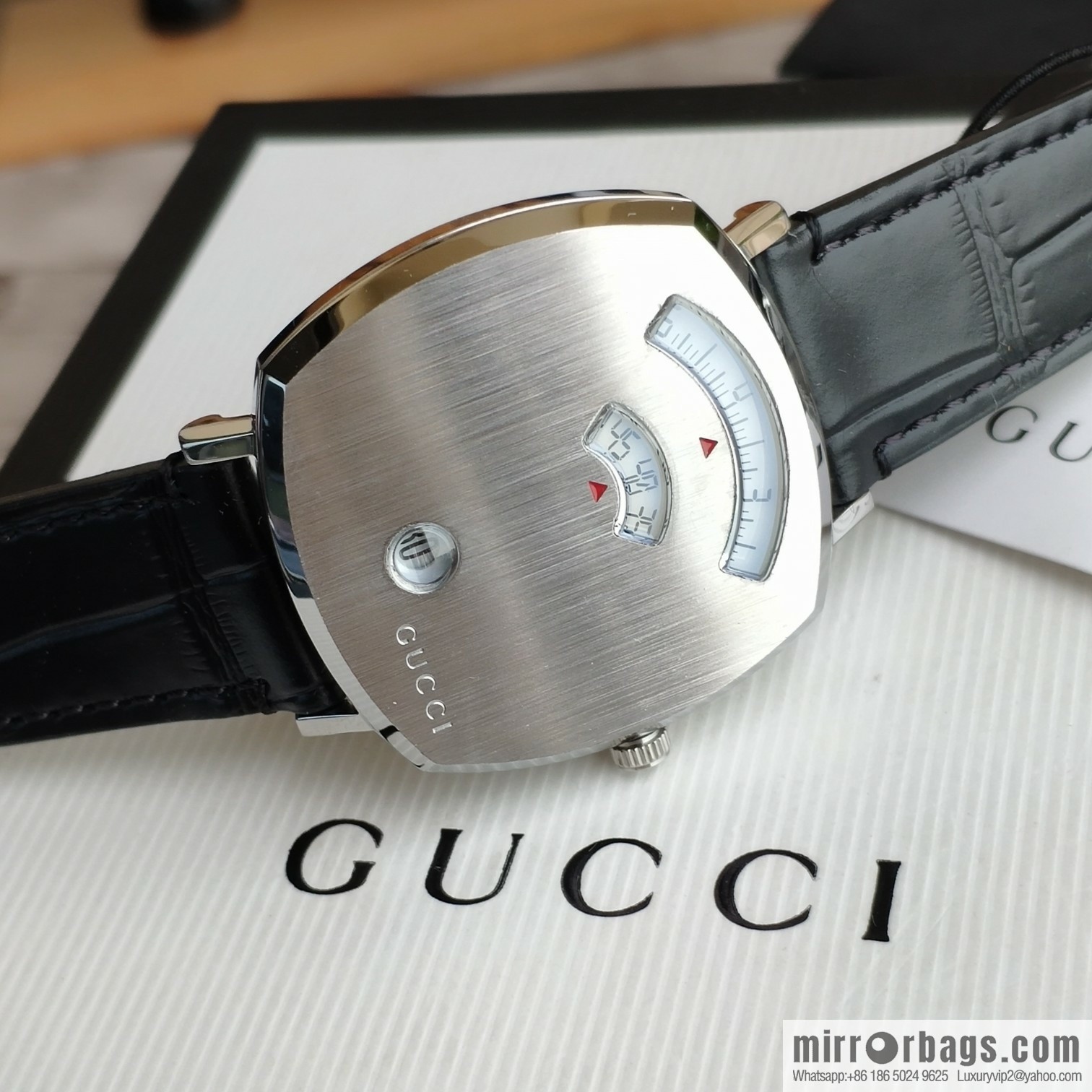 Gucci GUCCl's latest 316L stainless steel calfskin strap watch