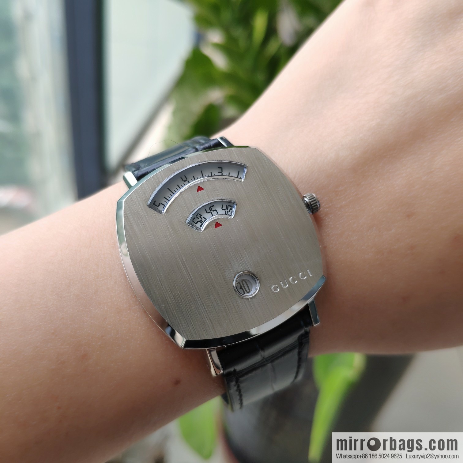 Gucci GUCCl's latest 316L stainless steel calfskin strap watch