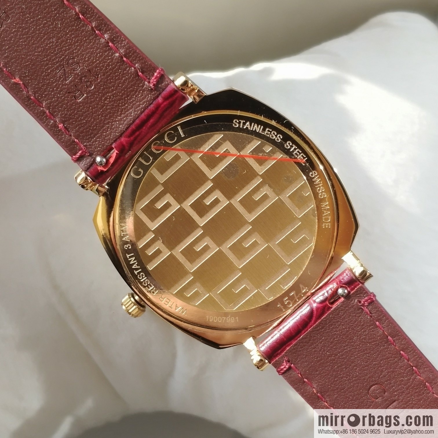 Gucci GUCCl's latest 316L stainless steel calfskin strap watch