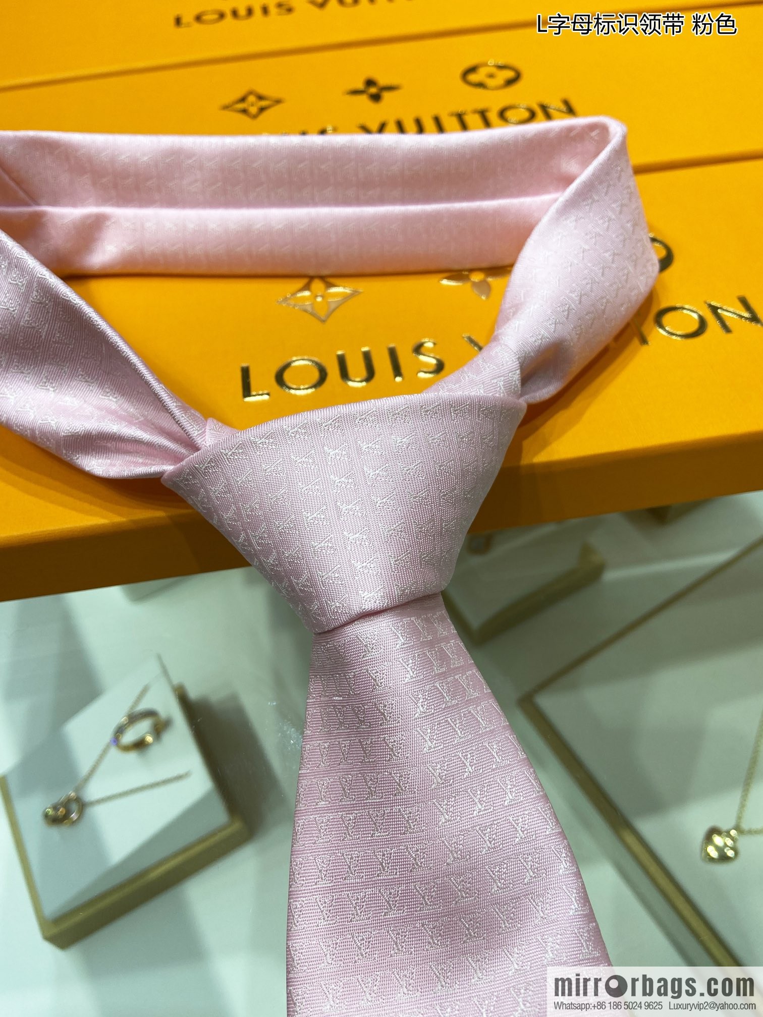 LV Louis Vuitton 100% Top Jacquard Silk L Letter Logo Tie M70952